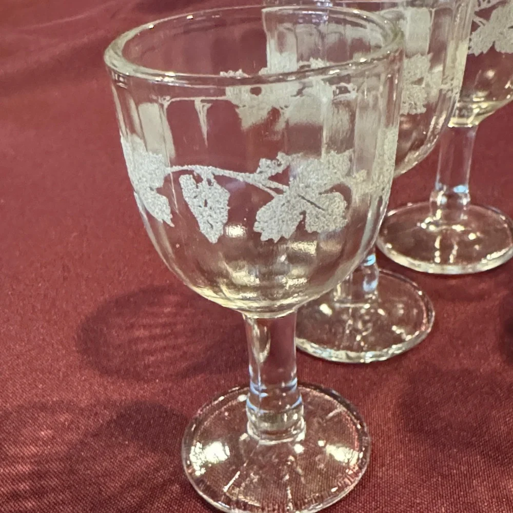 Vintage Leaf-Patterned Cordial Glasses (Set of 6) - Picture 2 of 8